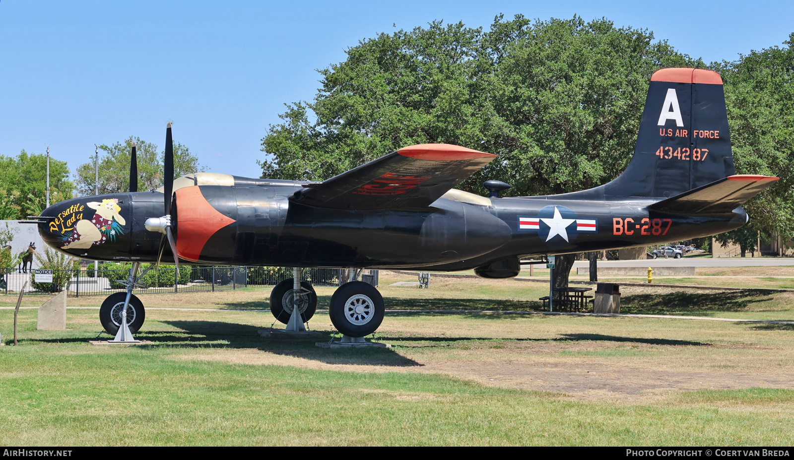 Aircraft Photo of 44-34287 / 434287 | Douglas A-26C Invader | USA - Air Force | AirHistory.net #852424