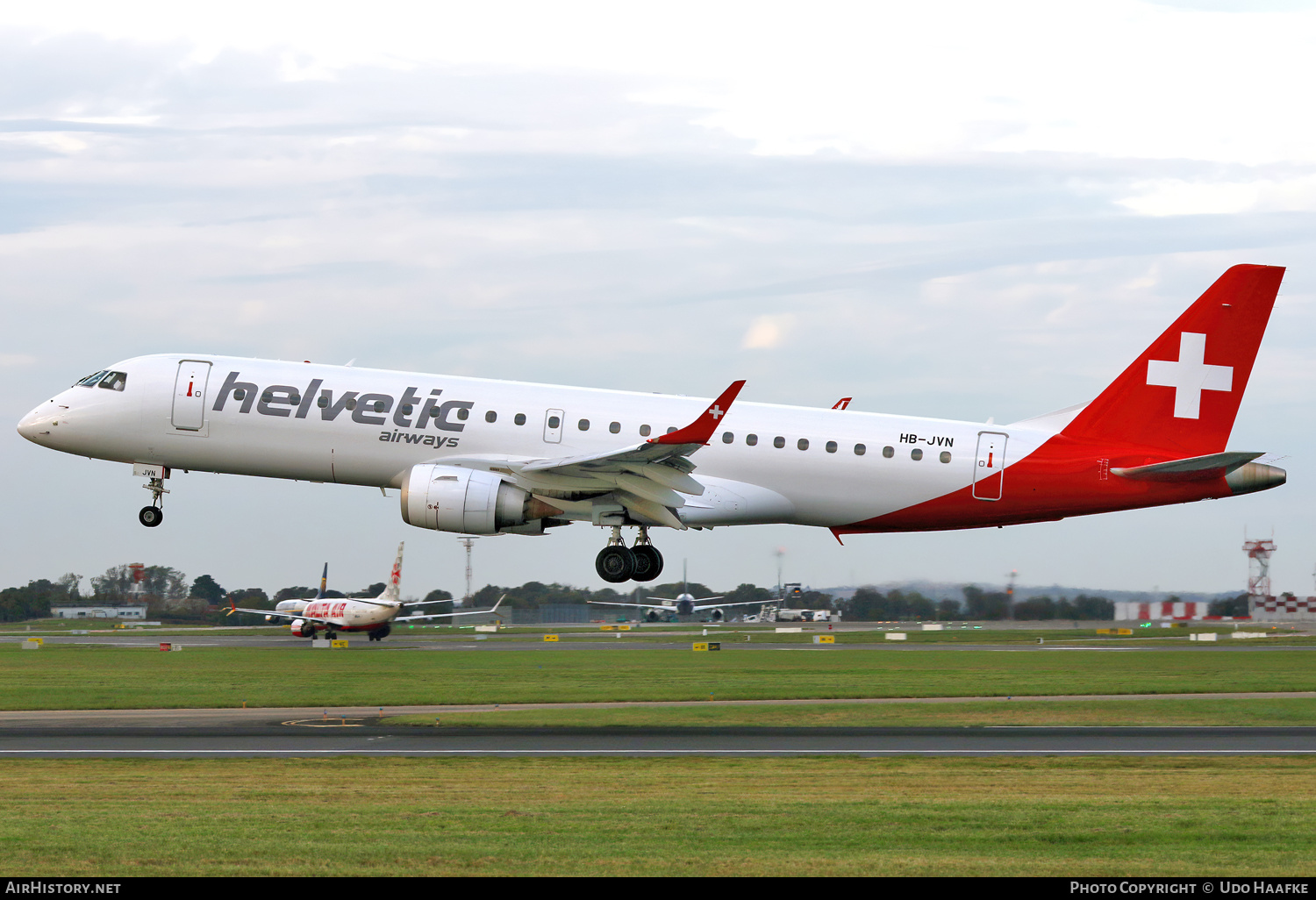 Aircraft Photo of HB-JVN | Embraer 190LR (ERJ-190-100LR) | Helvetic Airways | AirHistory.net #852521