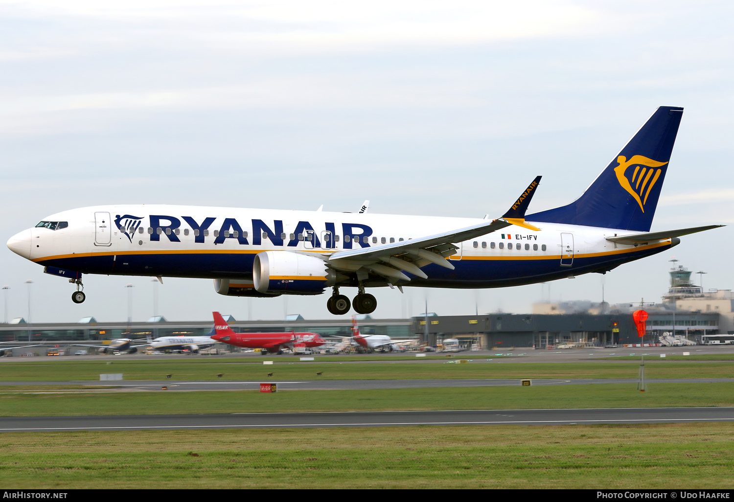 Aircraft Photo of EI-IFV | Boeing 737-8200 Max 200 | Ryanair | AirHistory.net #852523