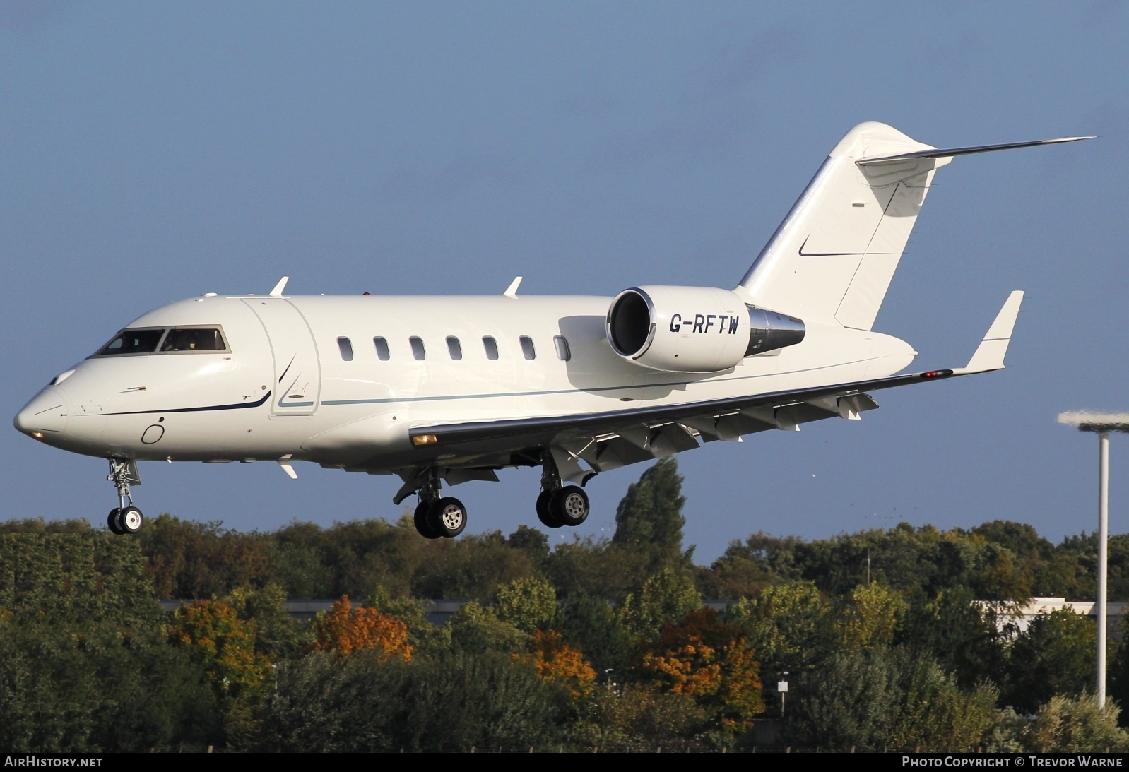Aircraft Photo of G-RFTW | Bombardier Challenger 650 (CL-600-2B16) | AirHistory.net #852594