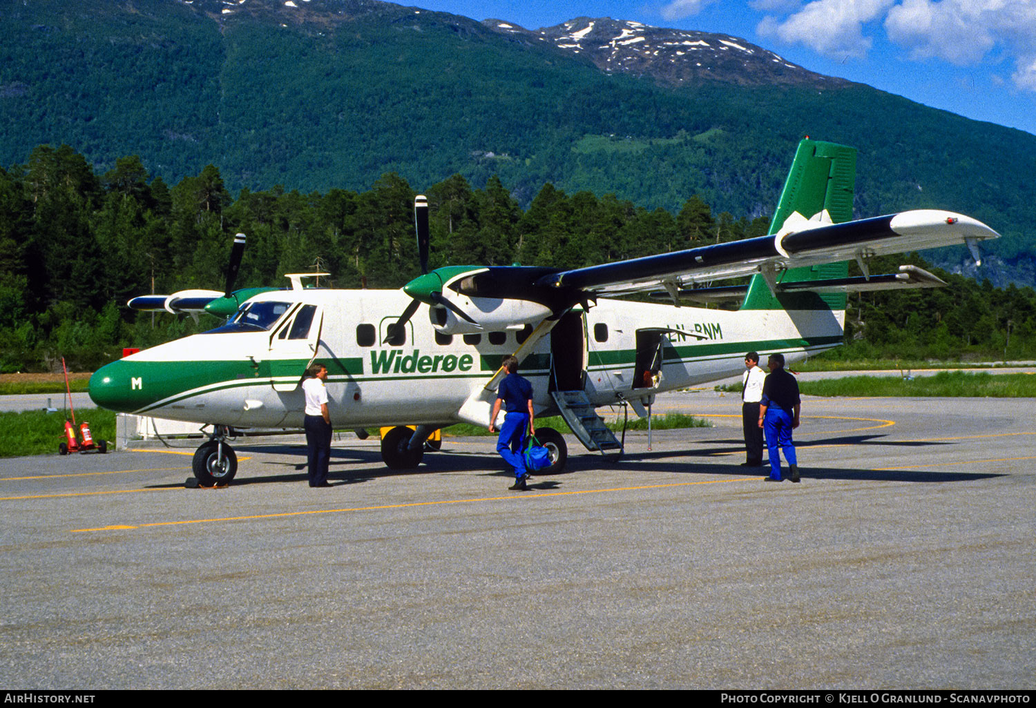 Aircraft Photo of LN-BNM | De Havilland Canada DHC-6-300 Twin Otter | Widerøe | AirHistory.net #852608