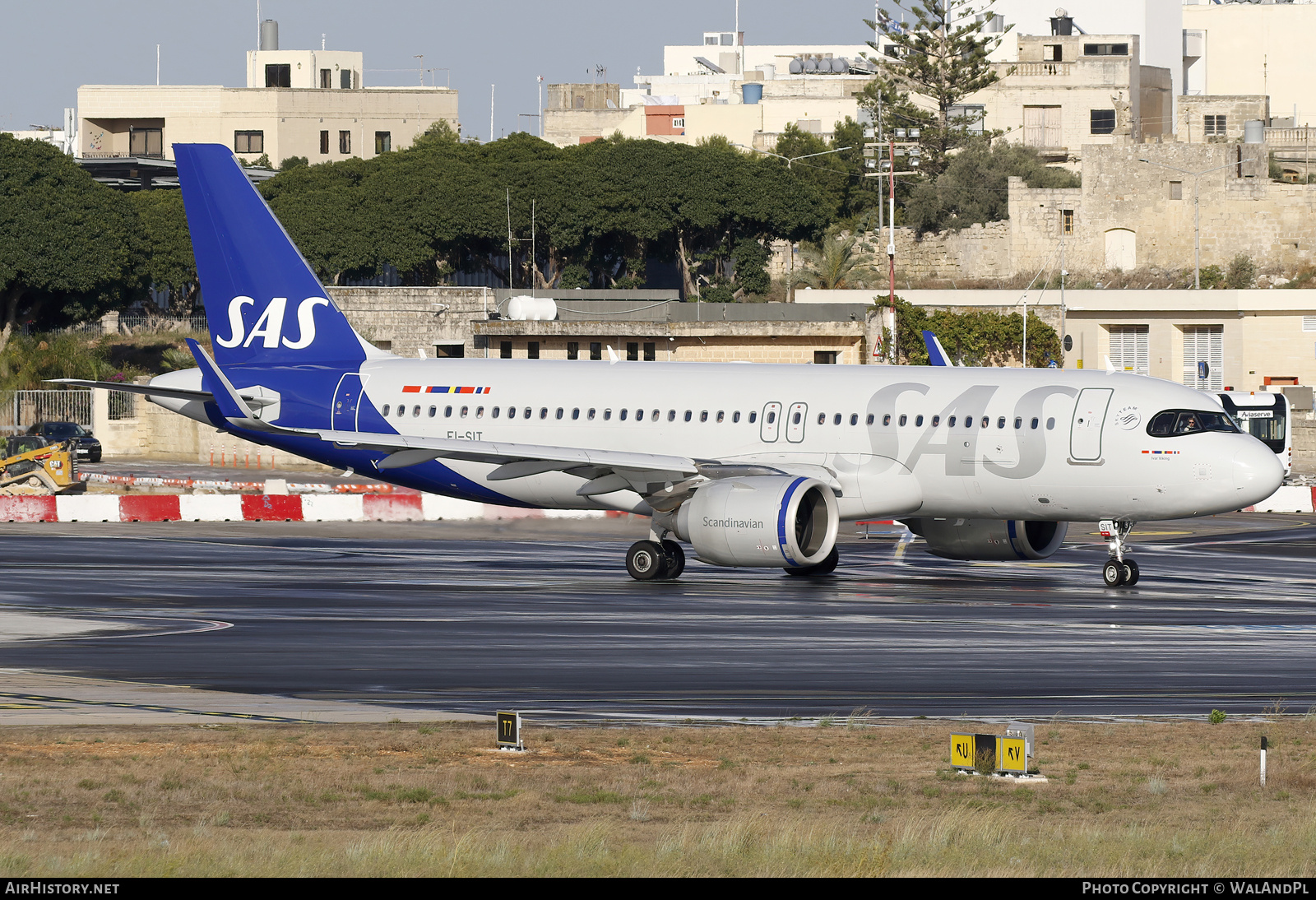 Aircraft Photo of EI-SIT | Airbus A320-251N | Scandinavian Airlines - SAS | AirHistory.net #852654