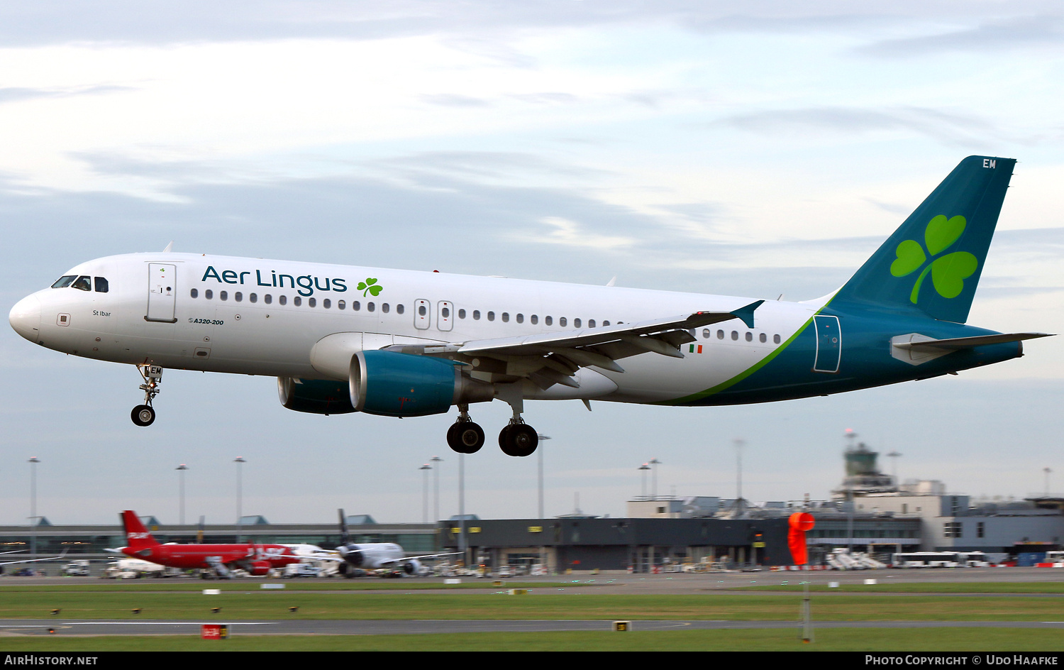 Aircraft Photo of EI-DEM | Airbus A320-214 | Aer Lingus | AirHistory.net #852671
