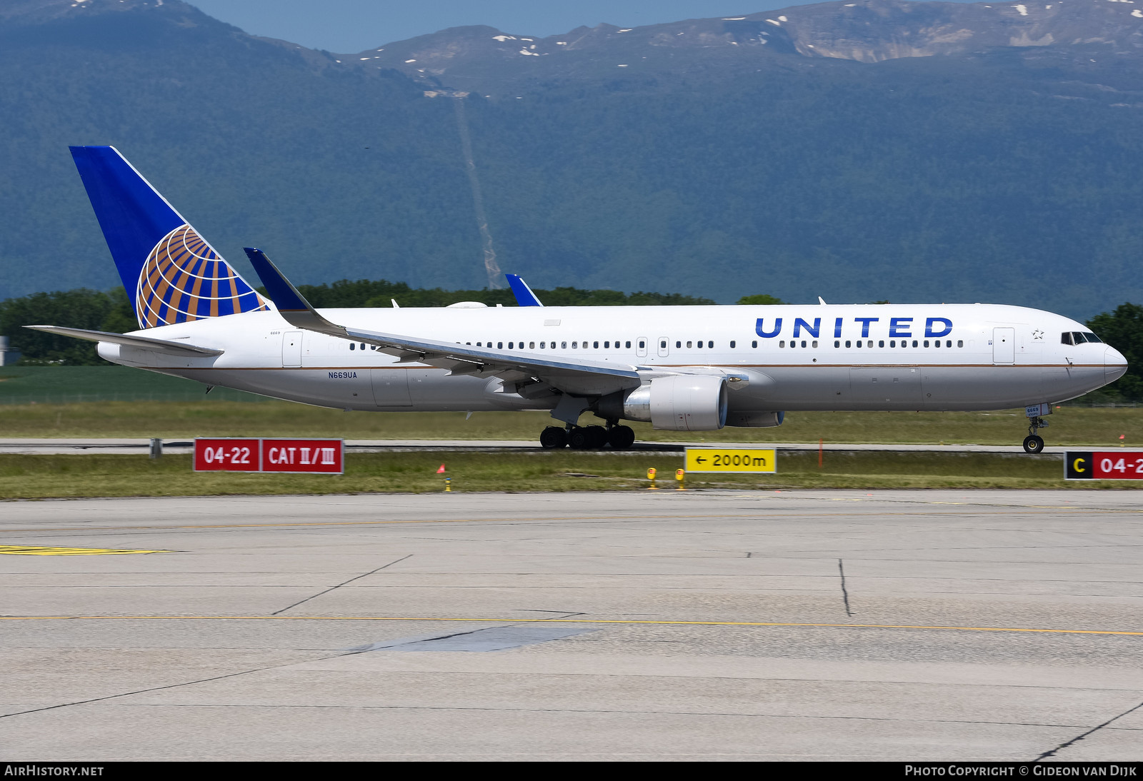 Aircraft Photo of N669UA | Boeing 767-332/ER | United Airlines | AirHistory.net #852915