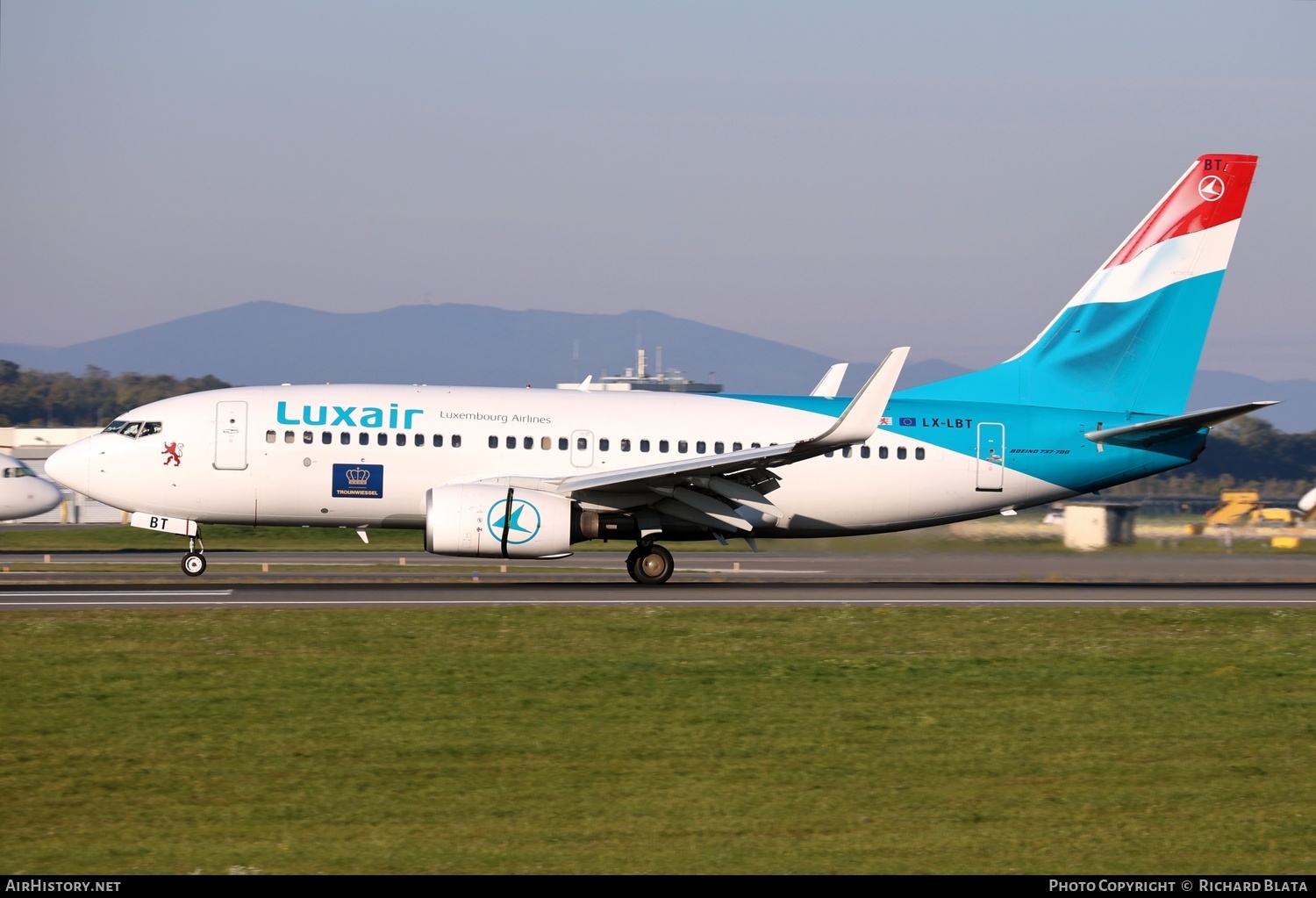 Aircraft Photo of LX-LBT | Boeing 737-7K2 | Luxair | AirHistory.net #853109