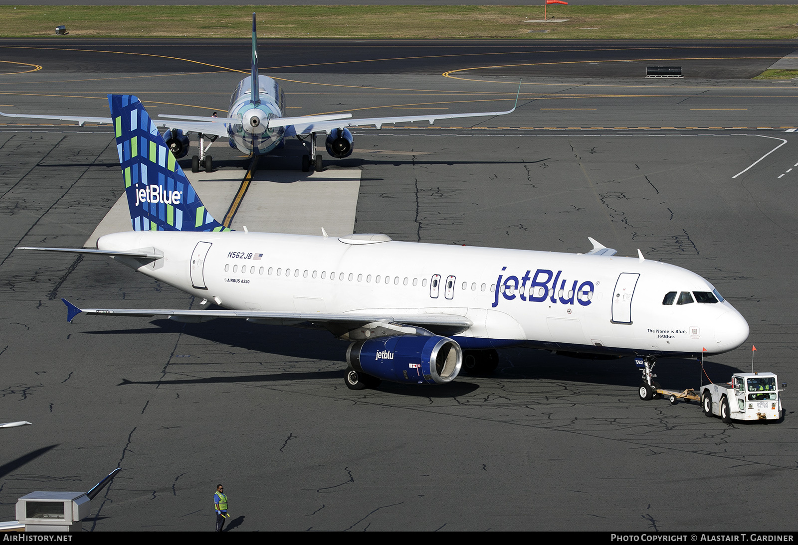Aircraft Photo of N562JB | Airbus A320-232 | JetBlue Airways | AirHistory.net #853271