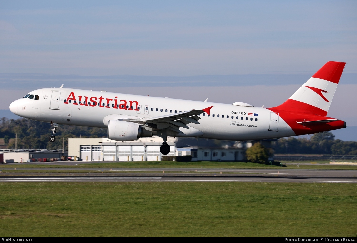 Aircraft Photo of OE-LBX | Airbus A320-214 | Austrian Airlines | AirHistory.net #853273