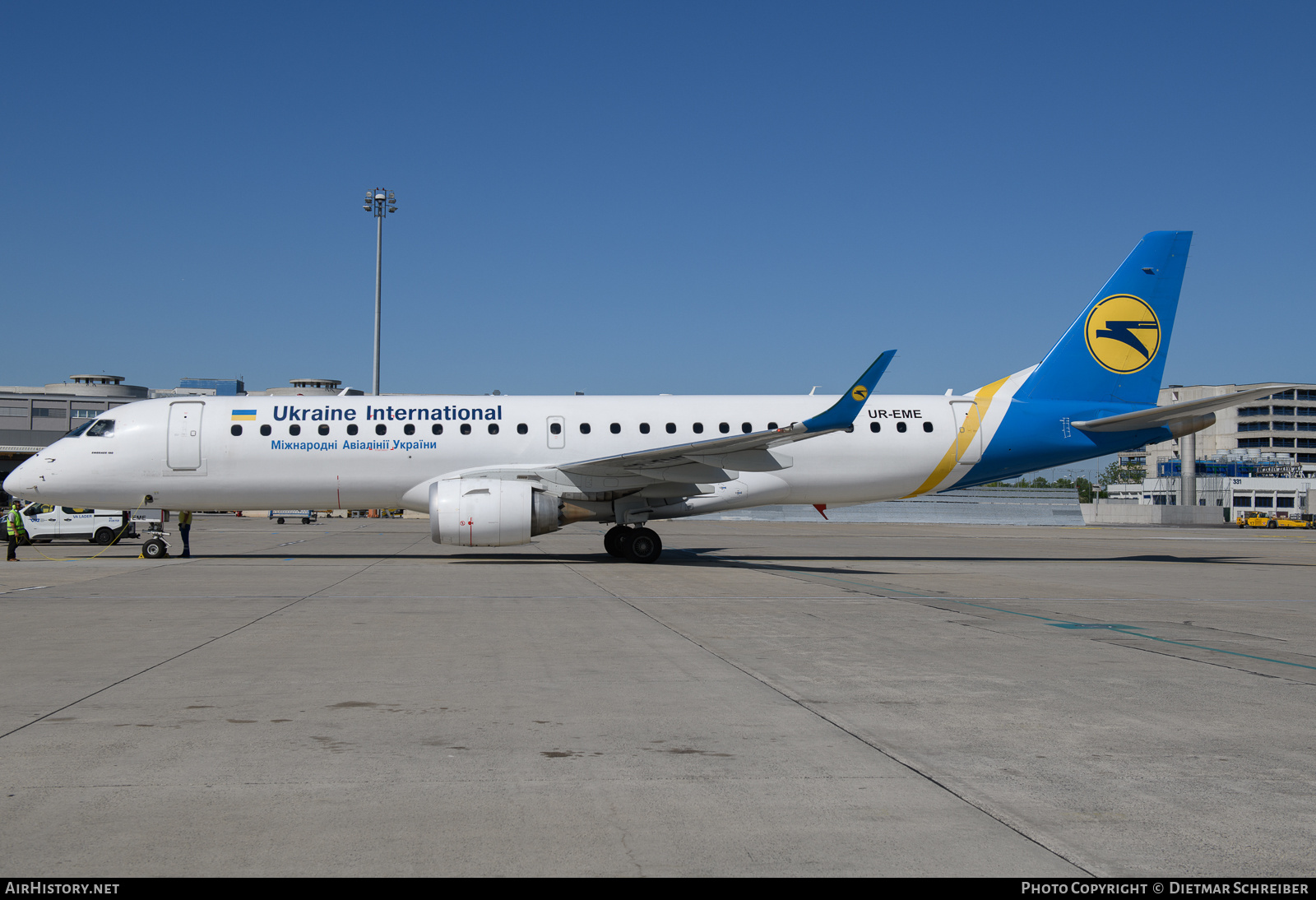 Aircraft Photo of UR-EME | Embraer 190STD (ERJ-190-100STD) | Ukraine International Airlines | AirHistory.net #853364