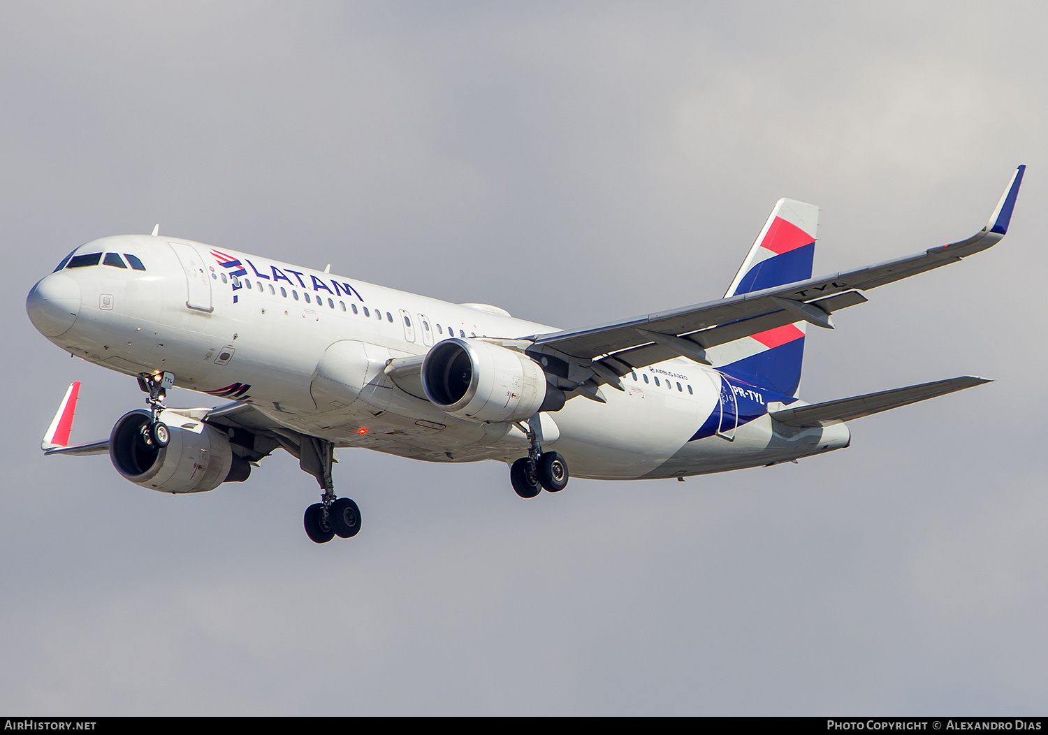 Aircraft Photo of PR-TYL | Airbus A320-214 | LATAM Airlines | AirHistory.net #853508