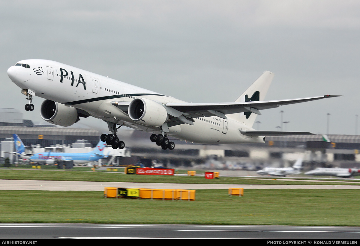 Aircraft Photo of AP-BGZ | Boeing 777-240/LR | Pakistan International Airlines - PIA | AirHistory.net #853694