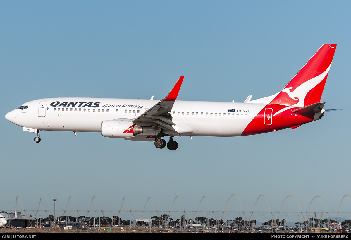 Aircraft Photo of VH-VYA | Boeing 737-838 | Qantas | AirHistory.net #853783