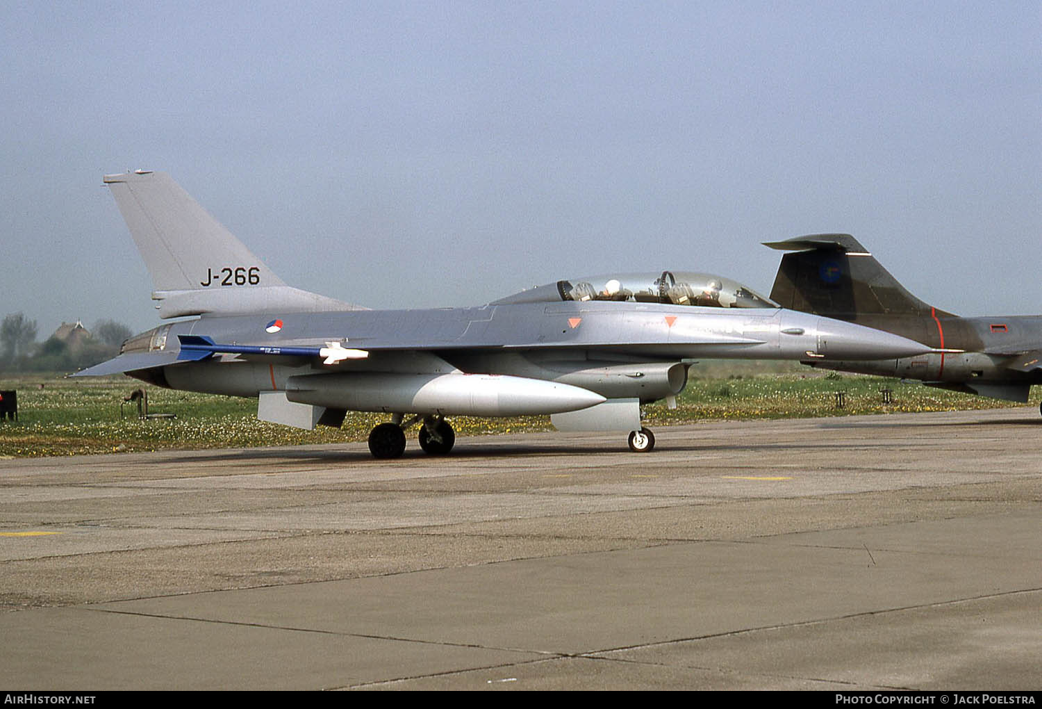 Aircraft Photo of J-266 | General Dynamics F-16B Fighting Falcon | Netherlands - Air Force | AirHistory.net #854046