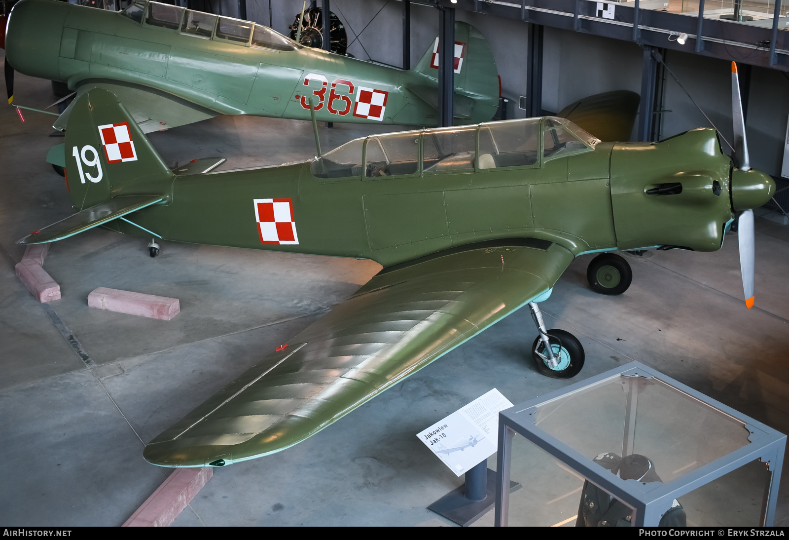 Aircraft Photo of 19 | Yakovlev Yak-18 | Poland - Air Force | AirHistory.net #854110