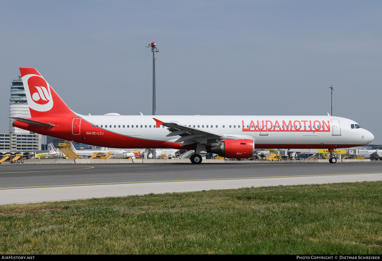 Aircraft Photo of OE-LCJ | Airbus A321-211 | Laudamotion | AirHistory.net #854165