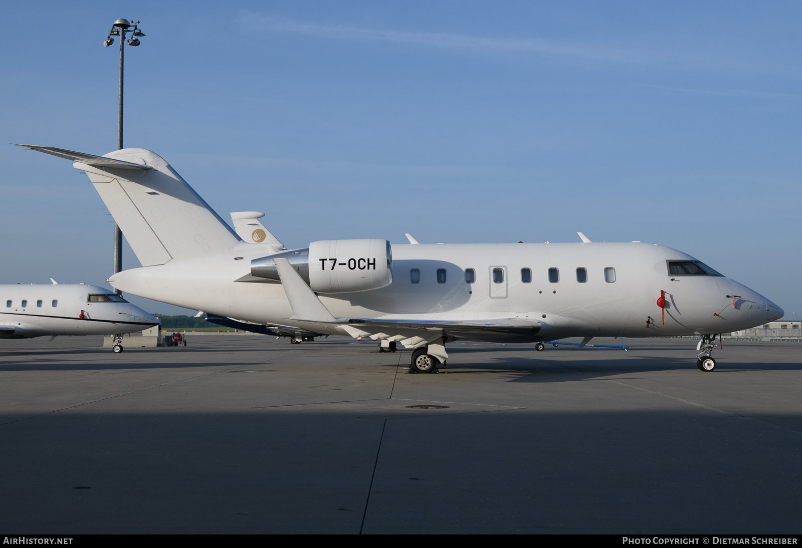 Aircraft Photo of T7-OCH | Bombardier Challenger 605 (CL-600-2B16) | AirHistory.net #854177
