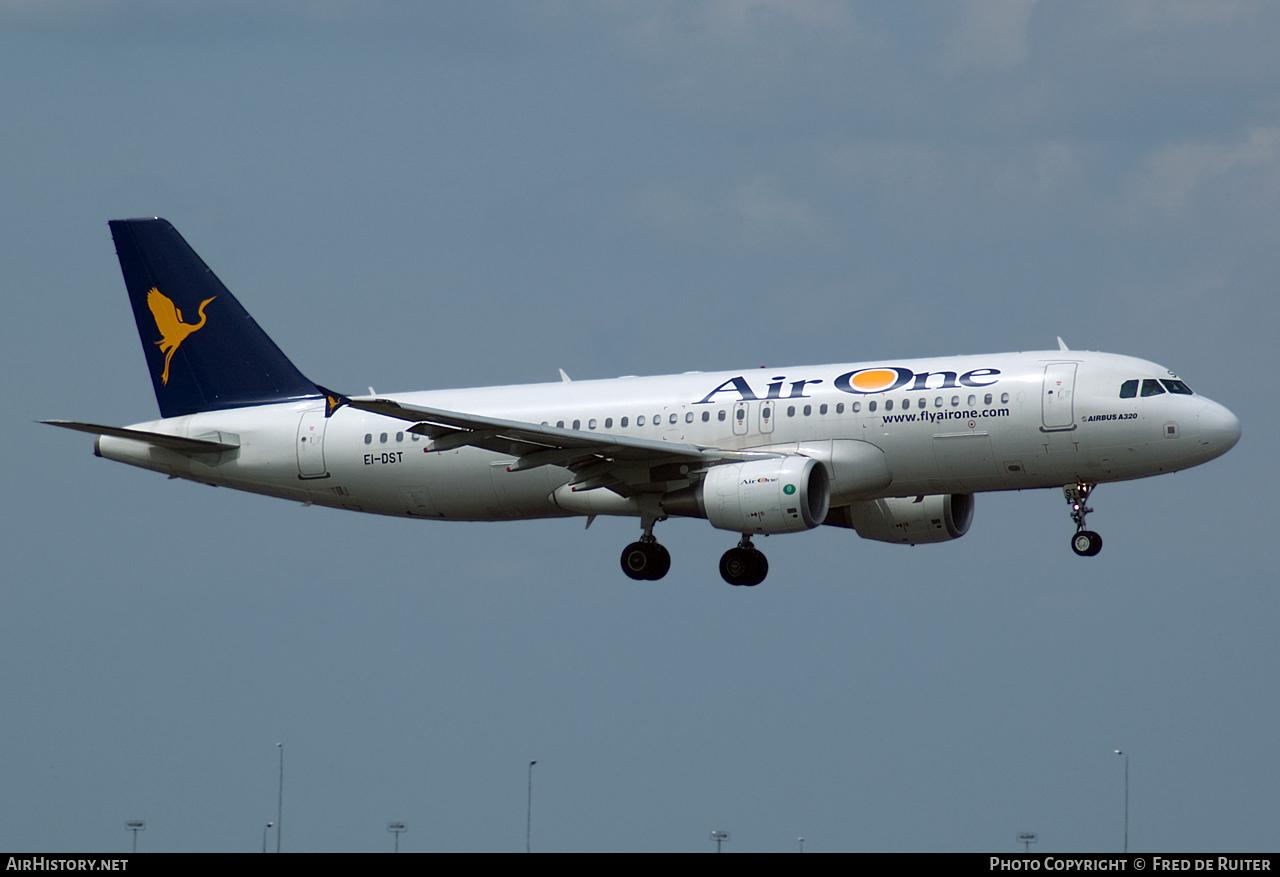 Aircraft Photo of EI-DST | Airbus A320-216 | Air One | AirHistory.net #854378