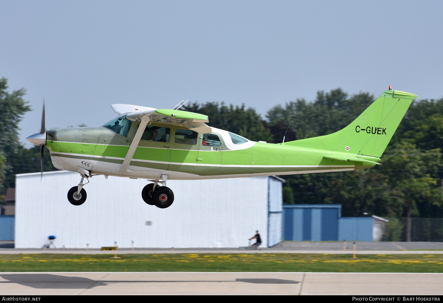 Aircraft Photo of C-GUEK | Cessna P206D Super Skylane | AirHistory.net #854569