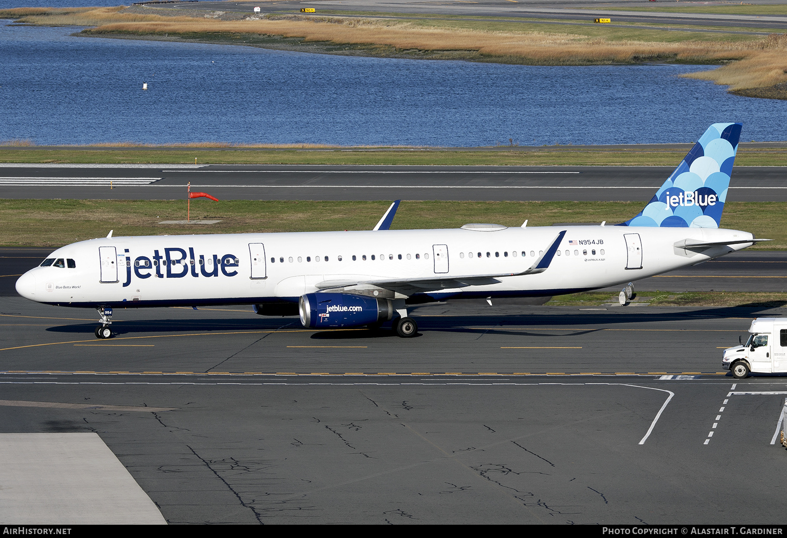 Aircraft Photo of N954JB | Airbus A321-231 | JetBlue Airways | AirHistory.net #855170