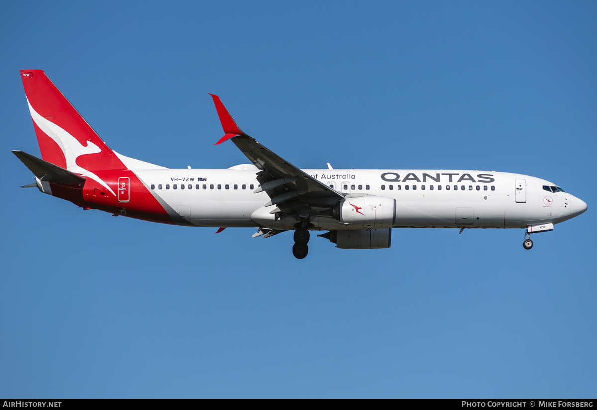 Aircraft Photo of VH-VZW | Boeing 737-838 | Qantas | AirHistory.net #856446