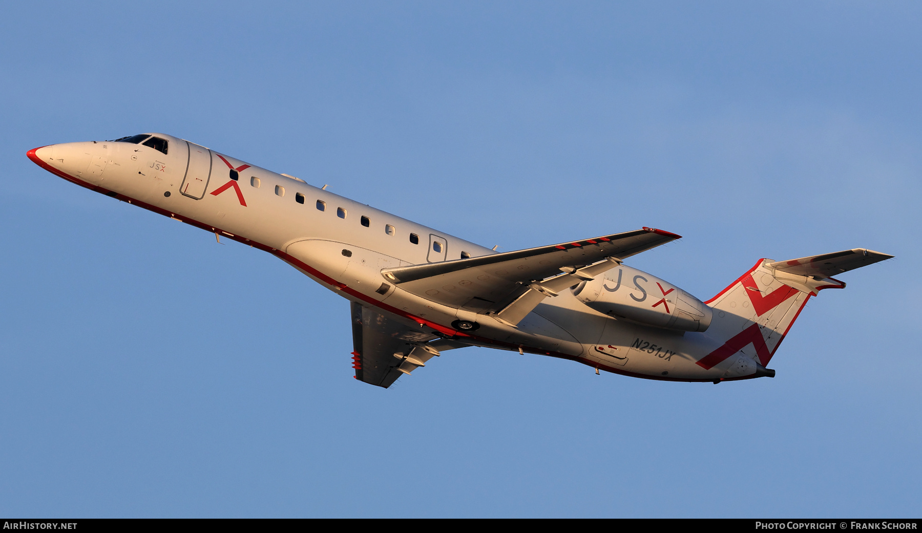 Aircraft Photo of N251JX | Embraer ERJ-135LR (EMB-135LR) | JetSuiteX - JSX | AirHistory.net #856942