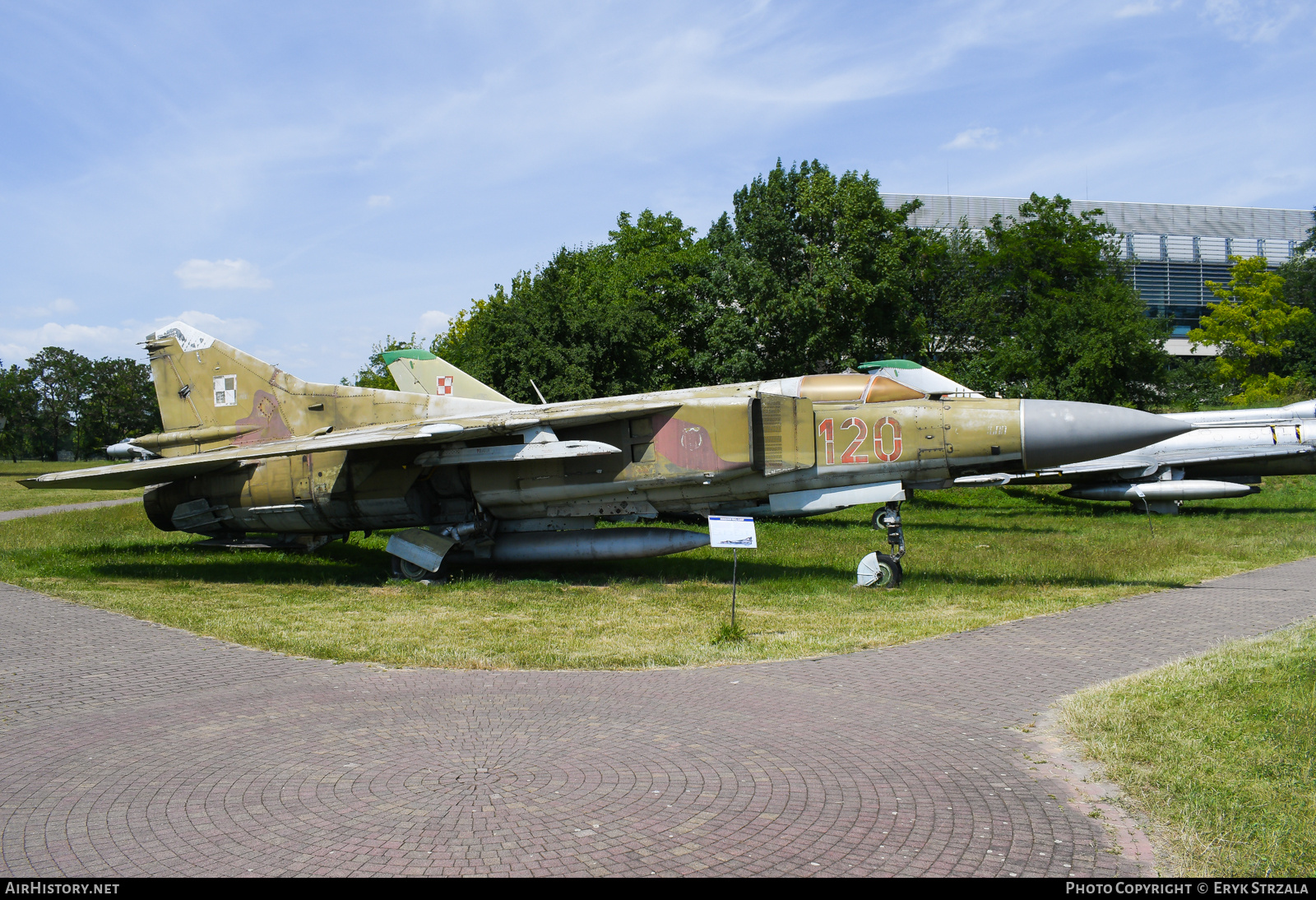 Aircraft Photo of 120 | Mikoyan-Gurevich MiG-23MF | Poland - Air Force | AirHistory.net #856945