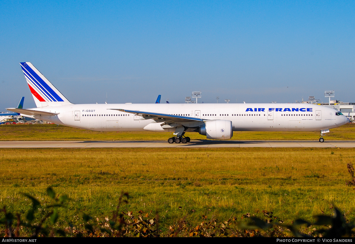 Aircraft Photo of F-GSQT | Boeing 777-328/ER | Air France | AirHistory.net #858331