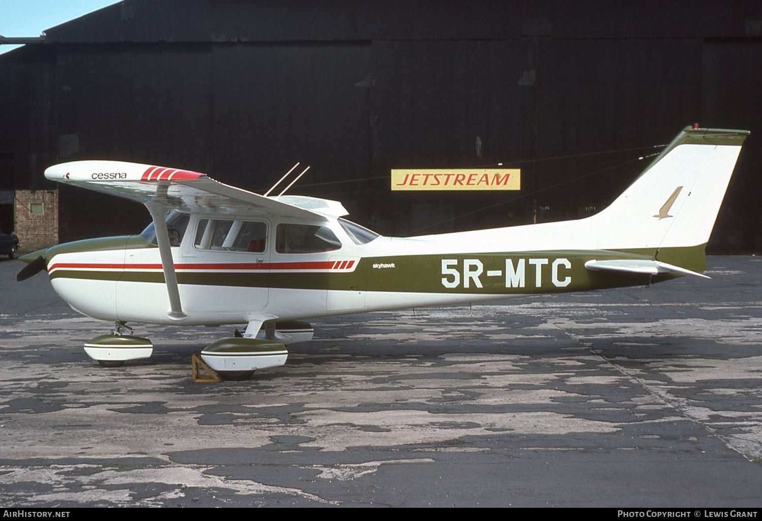 Aircraft Photo of 5R-MTC | Cessna 172M Skyhawk | AirHistory.net #858495
