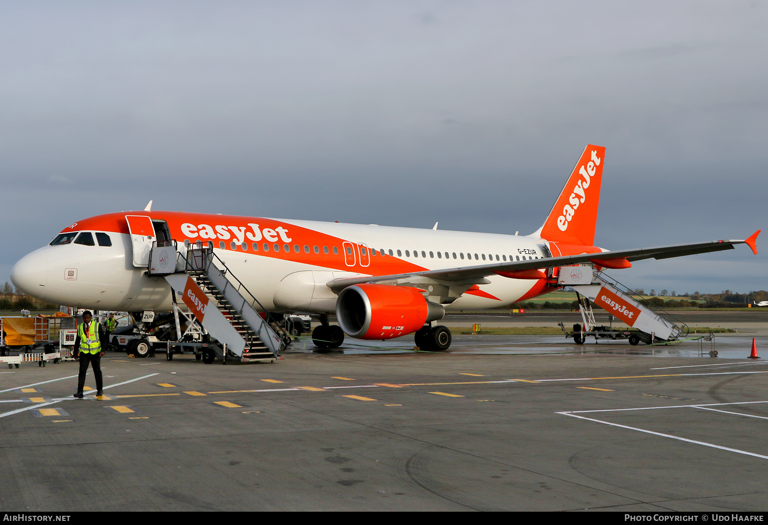 Aircraft Photo of G-EZUR | Airbus A320-214 | EasyJet | AirHistory.net #859855