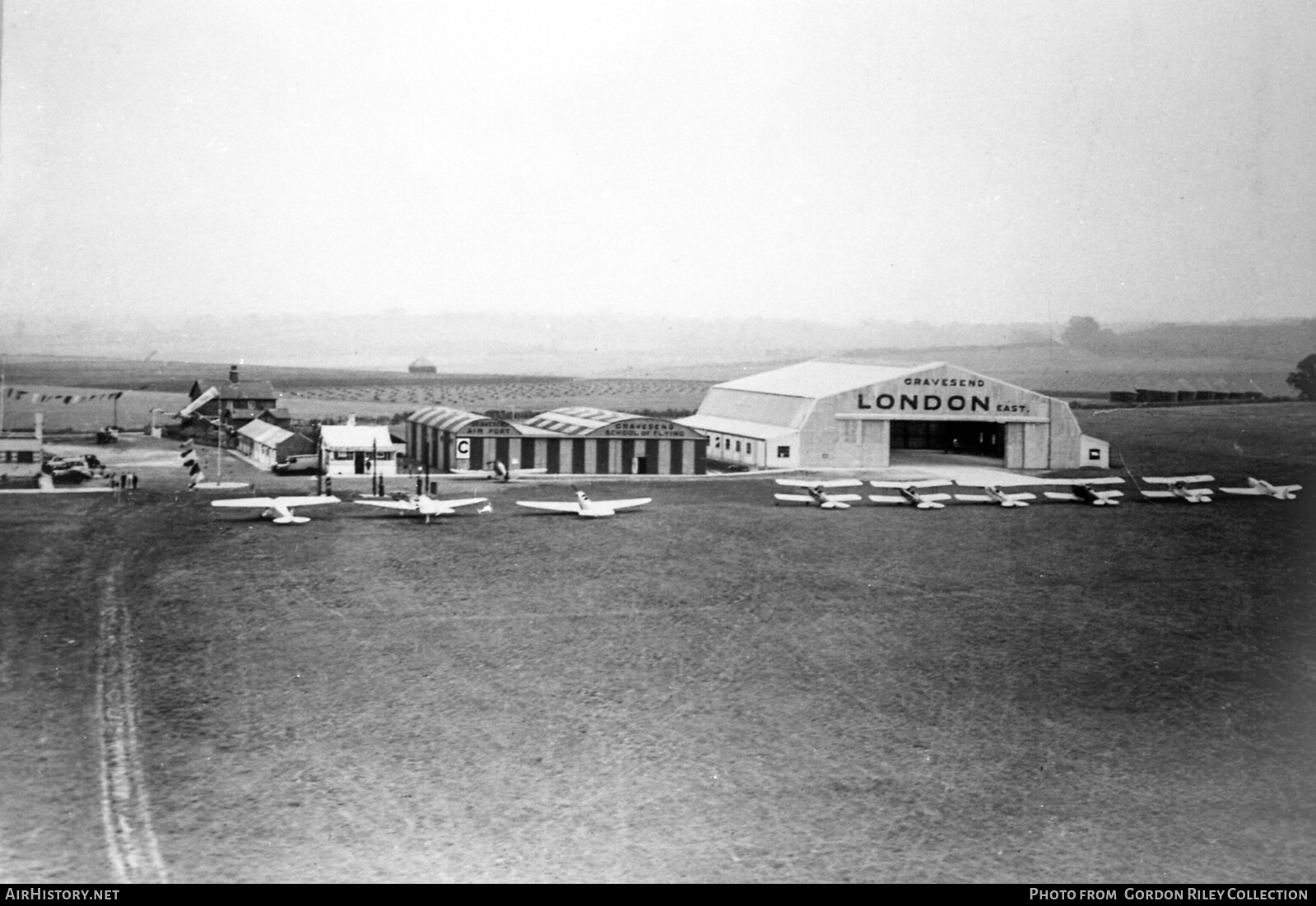 Airport photo of Gravesend (closed) in England, United Kingdom | AirHistory.net #860077