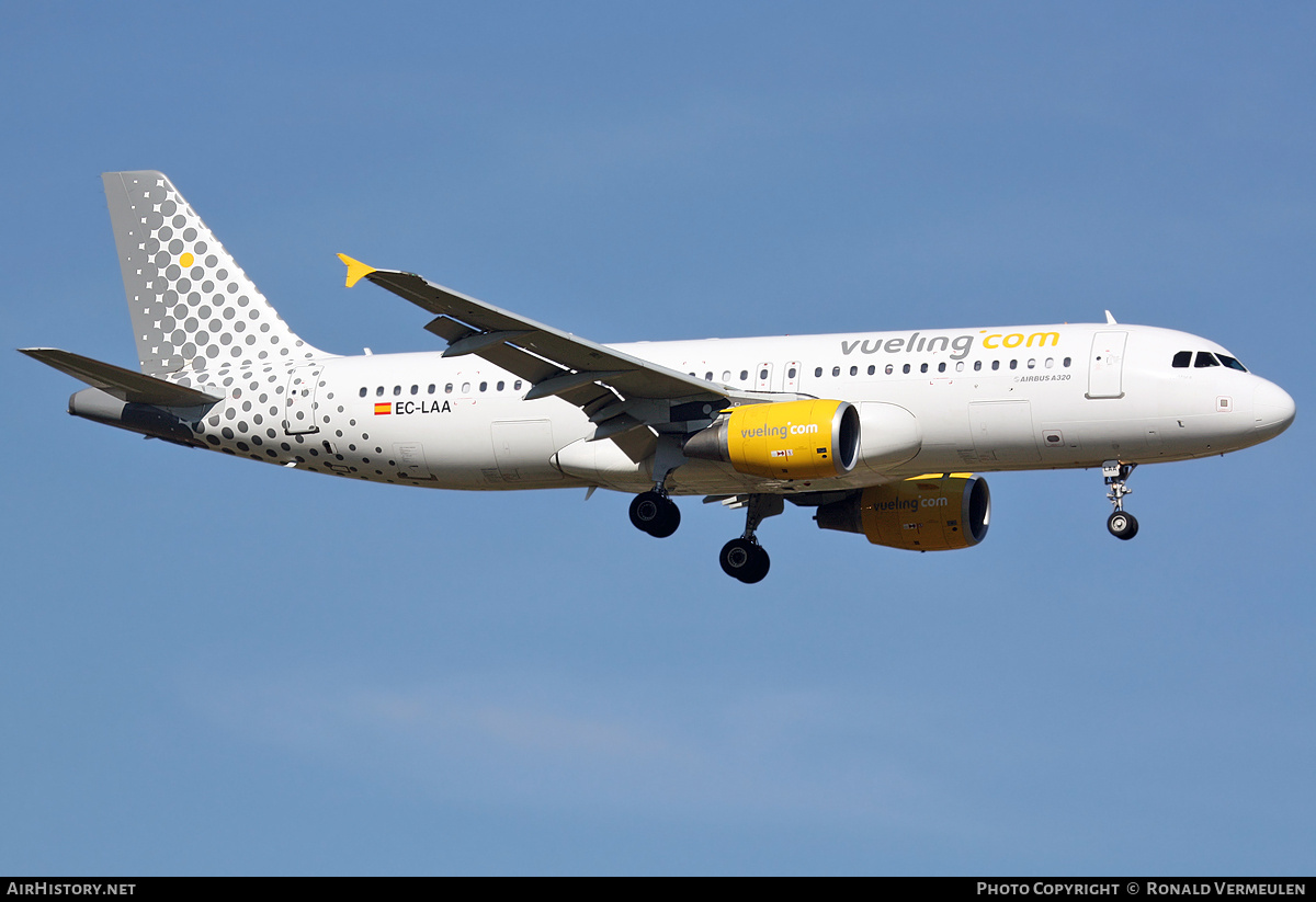 Aircraft Photo of EC-LAA | Airbus A320-214 | Vueling Airlines | AirHistory.net #860400