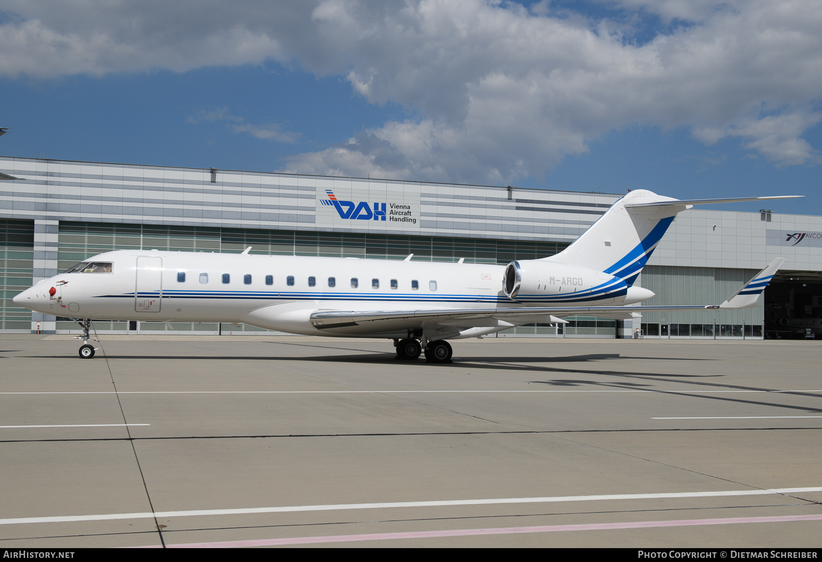 Aircraft Photo of M-ARGO | Bombardier Global 6000 (BD-700-1A10) | AirHistory.net #861051