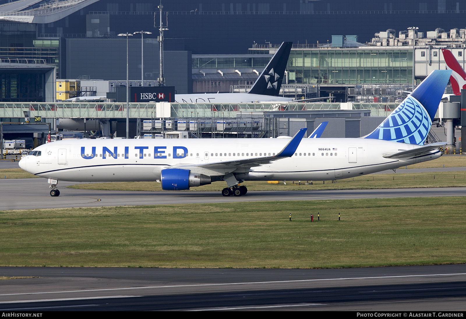 Aircraft Photo of N664UA | Boeing 767-322/ER | United Airlines | AirHistory.net #861305