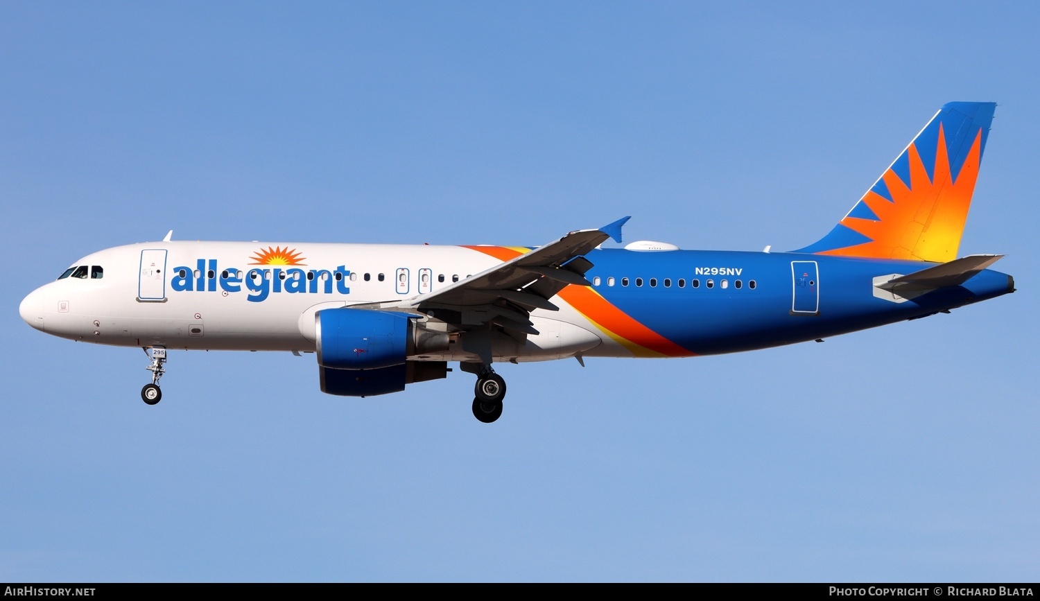 Aircraft Photo of N295NV | Airbus A320-214 | Allegiant Air | AirHistory.net #862624
