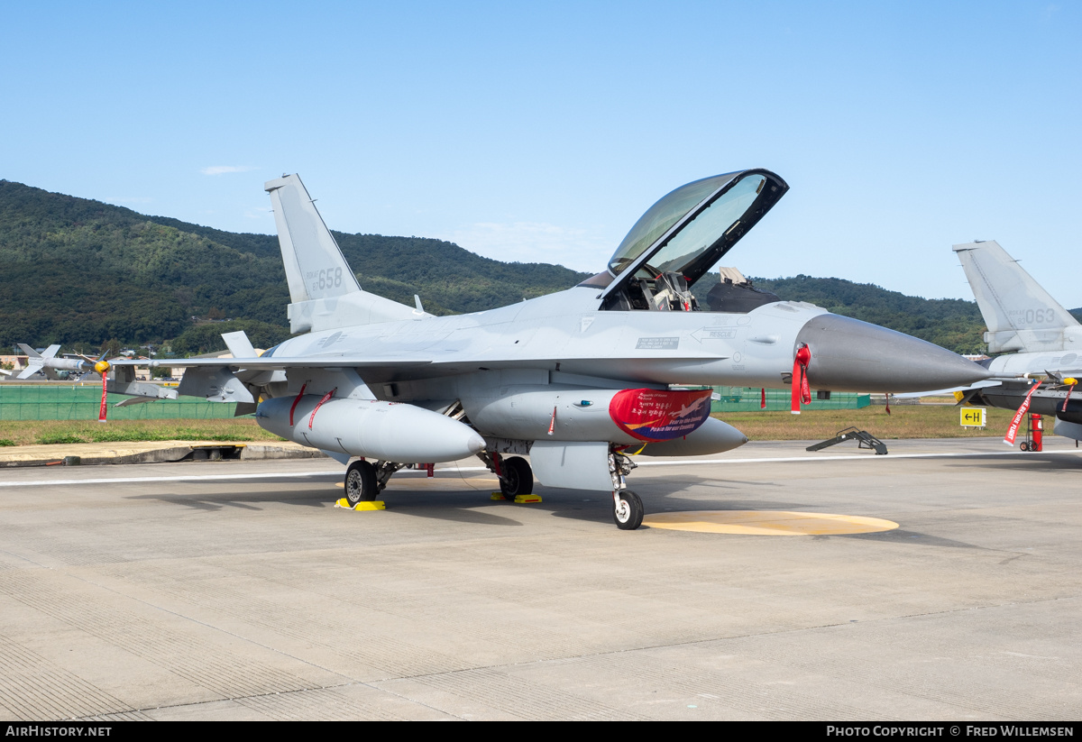 Aircraft Photo of 87-658 | General Dynamics F-16C Fighting Falcon | South Korea - Air Force | AirHistory.net #862825