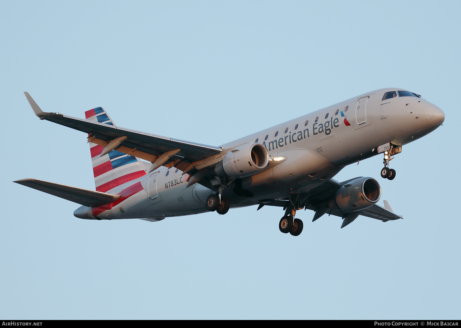 Aircraft Photo of N783LC | Embraer 175SU (ERJ-170-200SU) | American Eagle | AirHistory.net #862929
