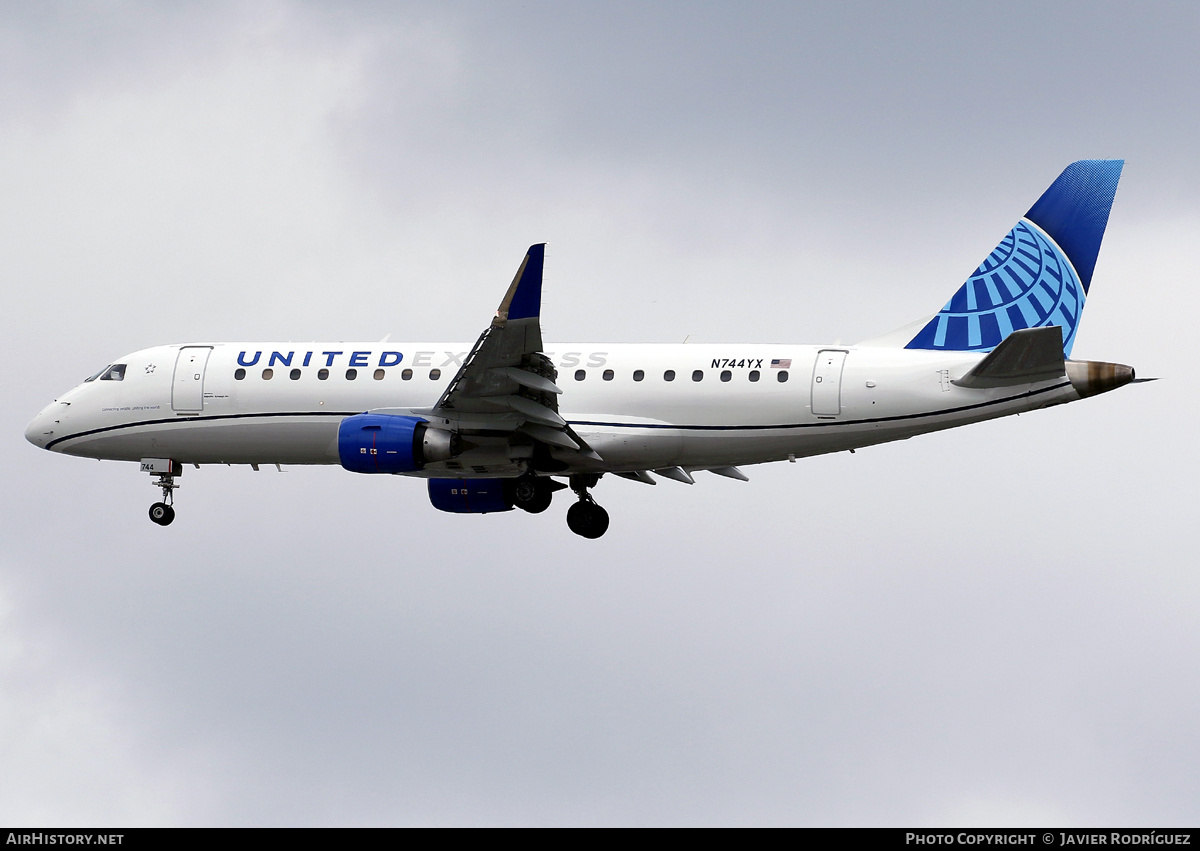 Aircraft Photo of N744YX | Embraer 175LR (ERJ-170-200LR) | United Express | AirHistory.net #863753