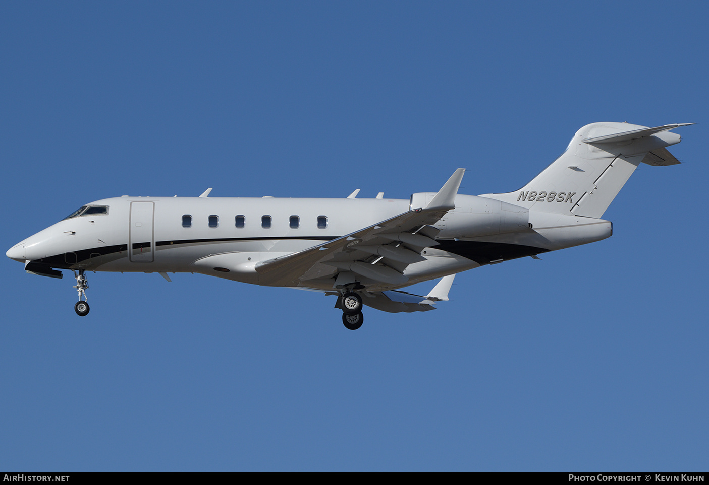 Aircraft Photo of N828SK | Bombardier Challenger 300 (BD-100-1A10) | AirHistory.net #864093