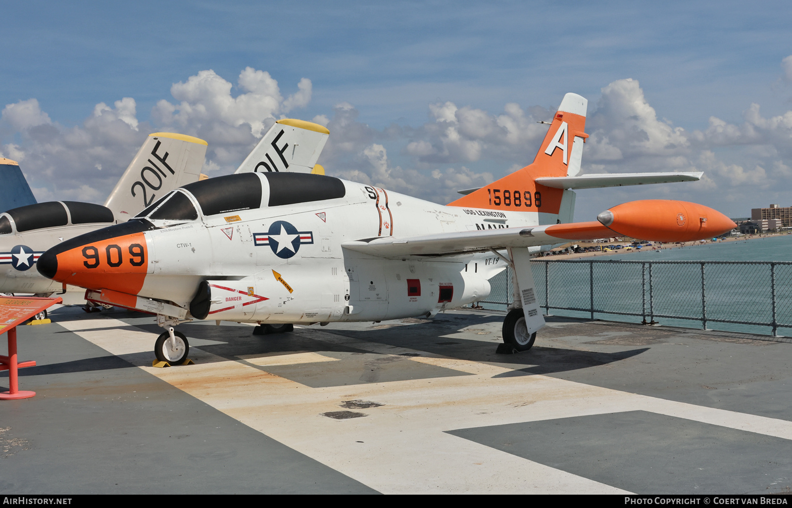 Aircraft Photo of 158898 | North American Rockwell T-2C Buckeye | USA - Navy | AirHistory.net #864342