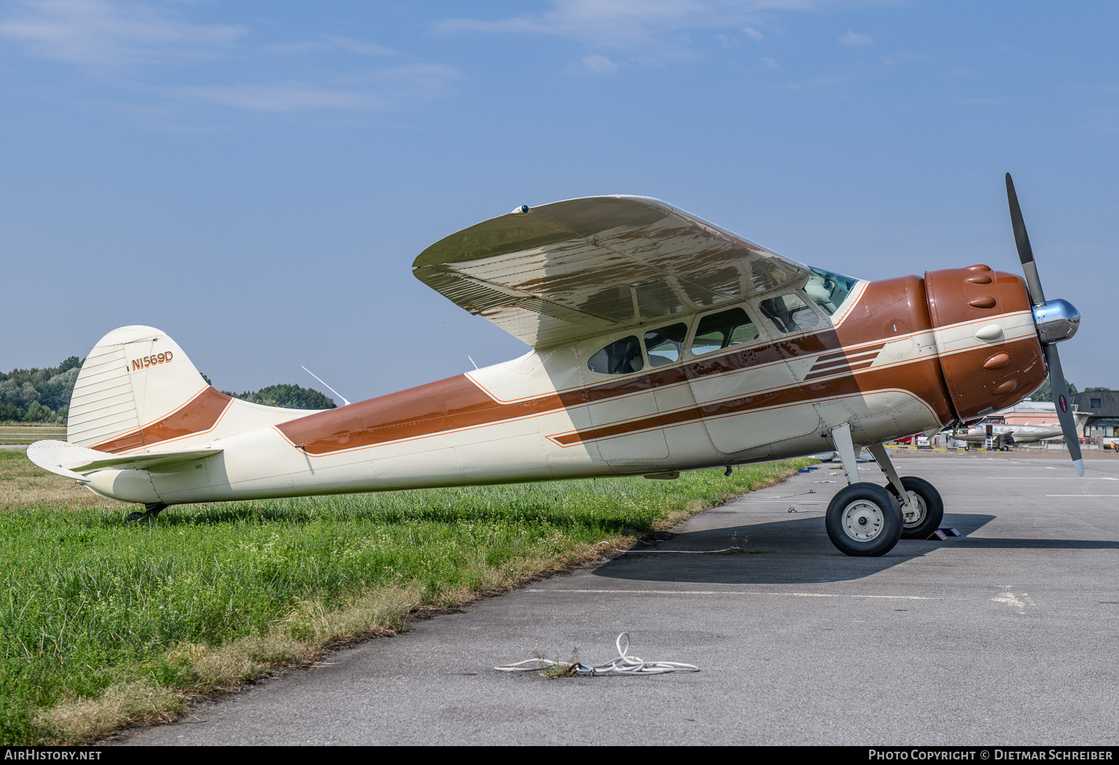 Aircraft Photo of N1569D | Cessna 195 | AirHistory.net #864573