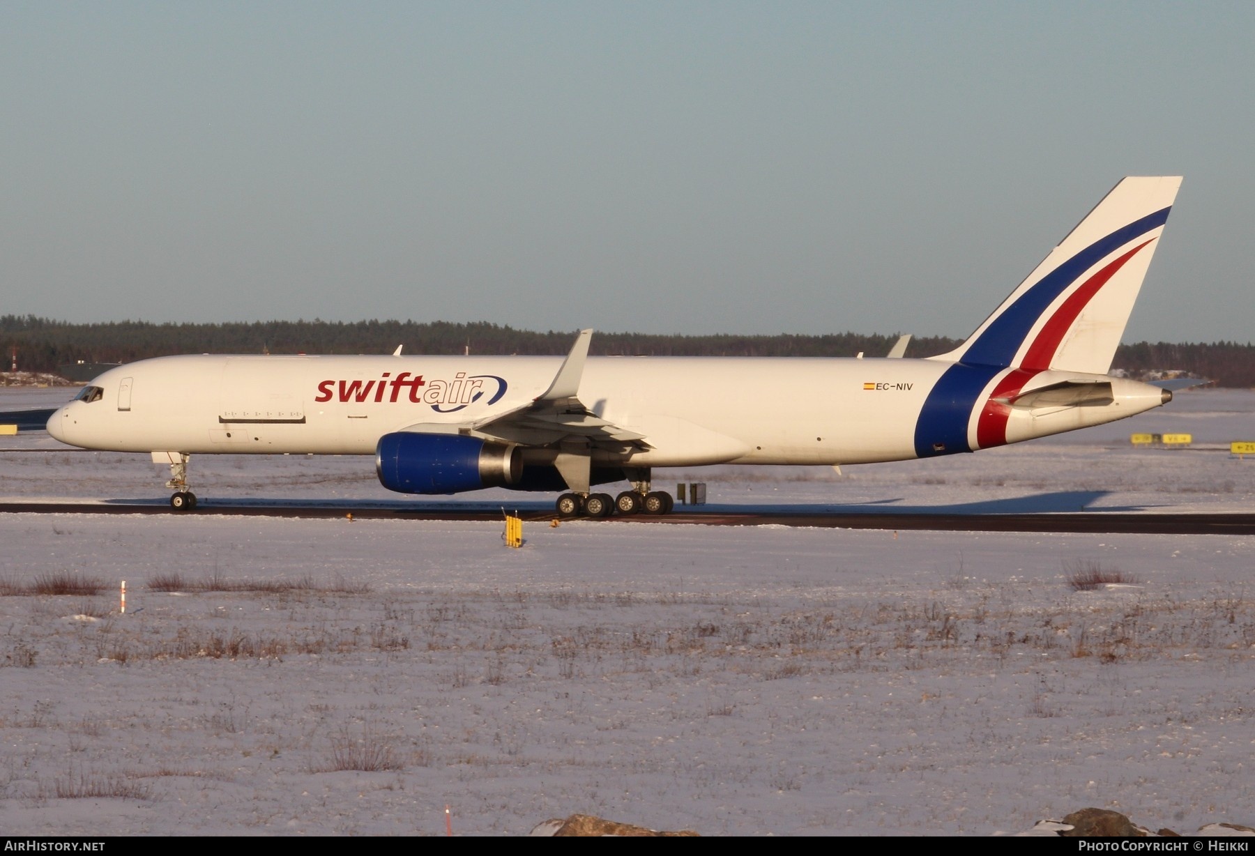 Aircraft Photo of EC-NIV | Boeing 757-223(PCF) | Swiftair | AirHistory.net #865758
