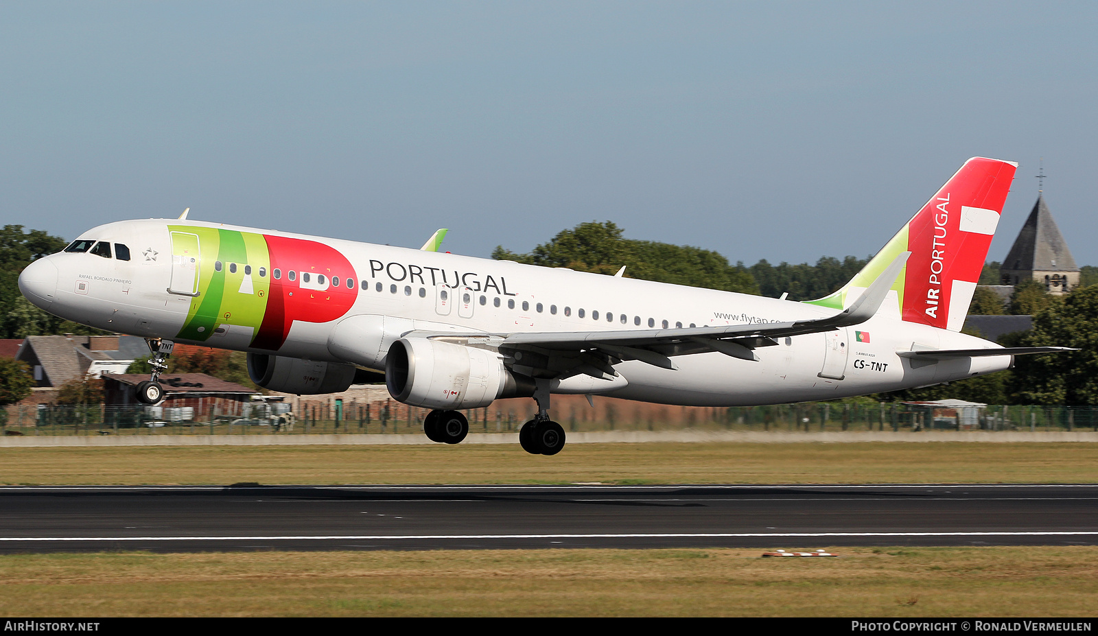 Aircraft Photo of CS-TNT | Airbus A320-214 | TAP Air Portugal | AirHistory.net #868368