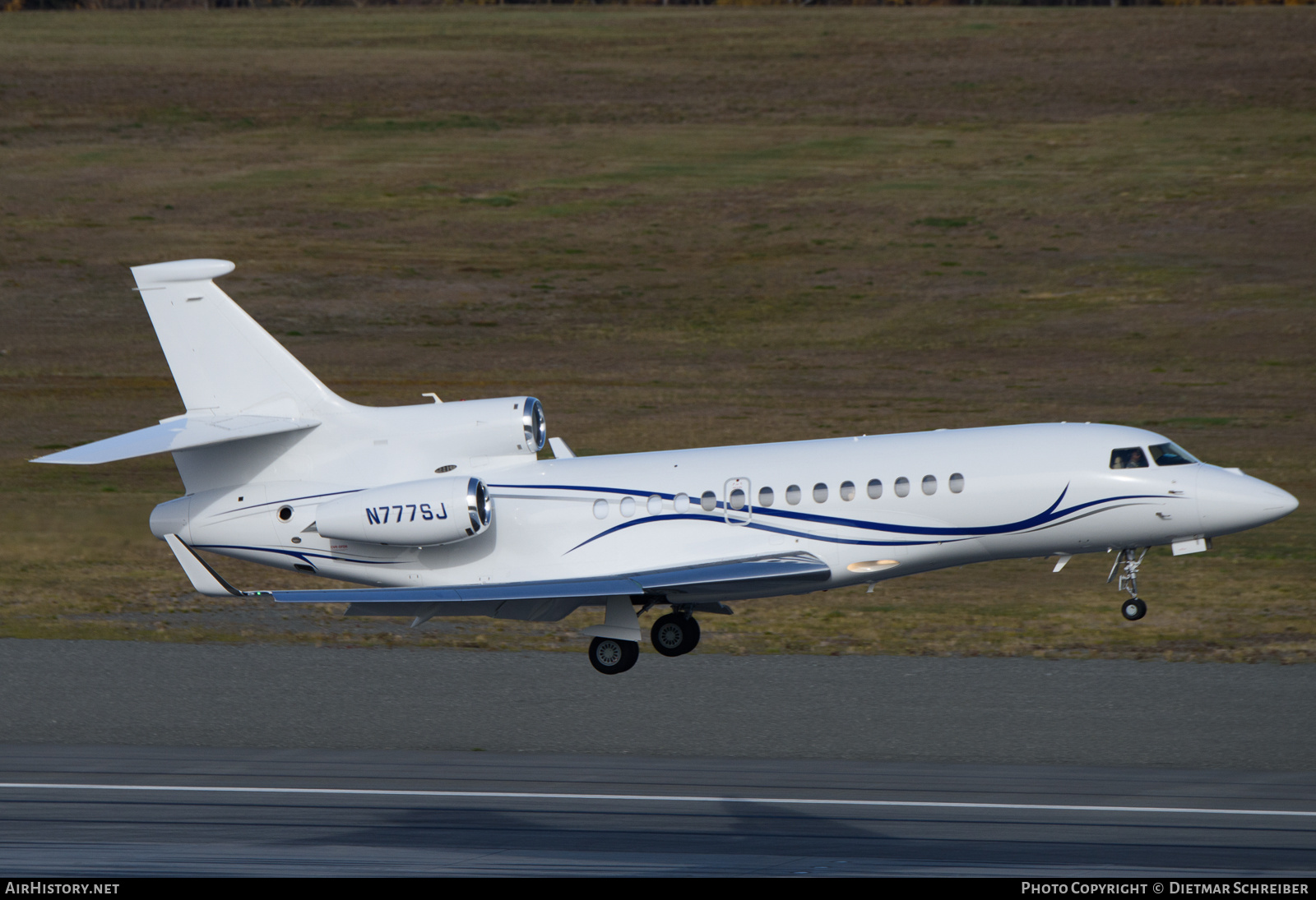 Aircraft Photo of N777SJ | Dassault Falcon 7X | AirHistory.net #869408