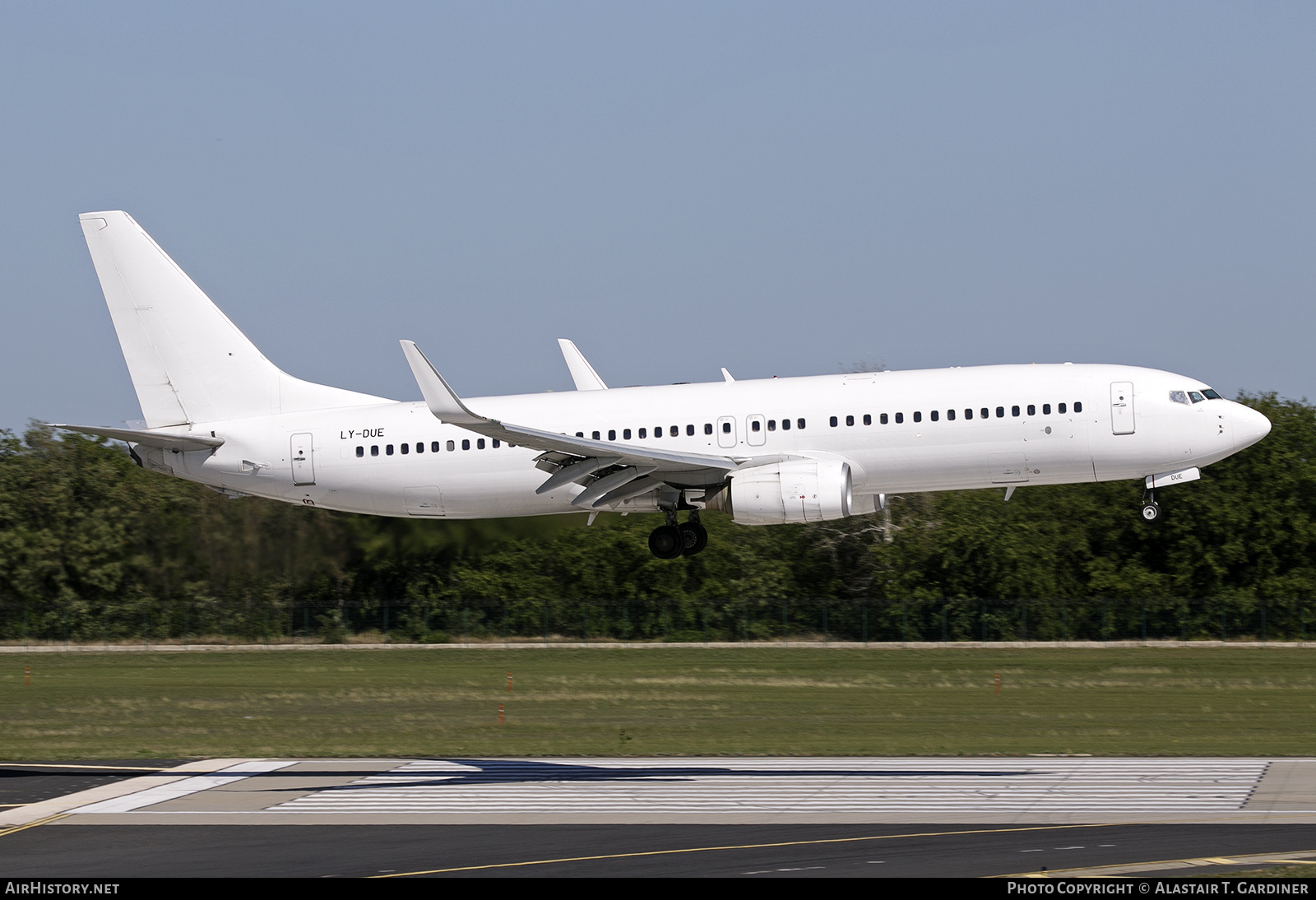 Aircraft Photo of LY-DUE | Boeing 737-8FE | AirHistory.net #869830