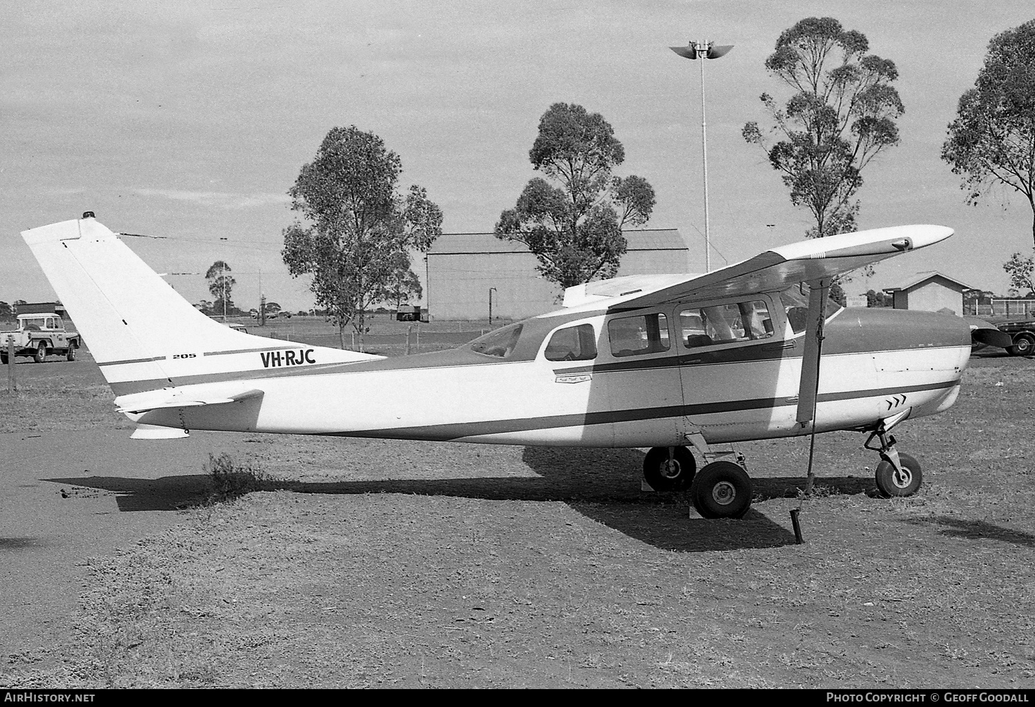 Aircraft Photo of VH-RJC | Cessna 210-5 | AirHistory.net #870084