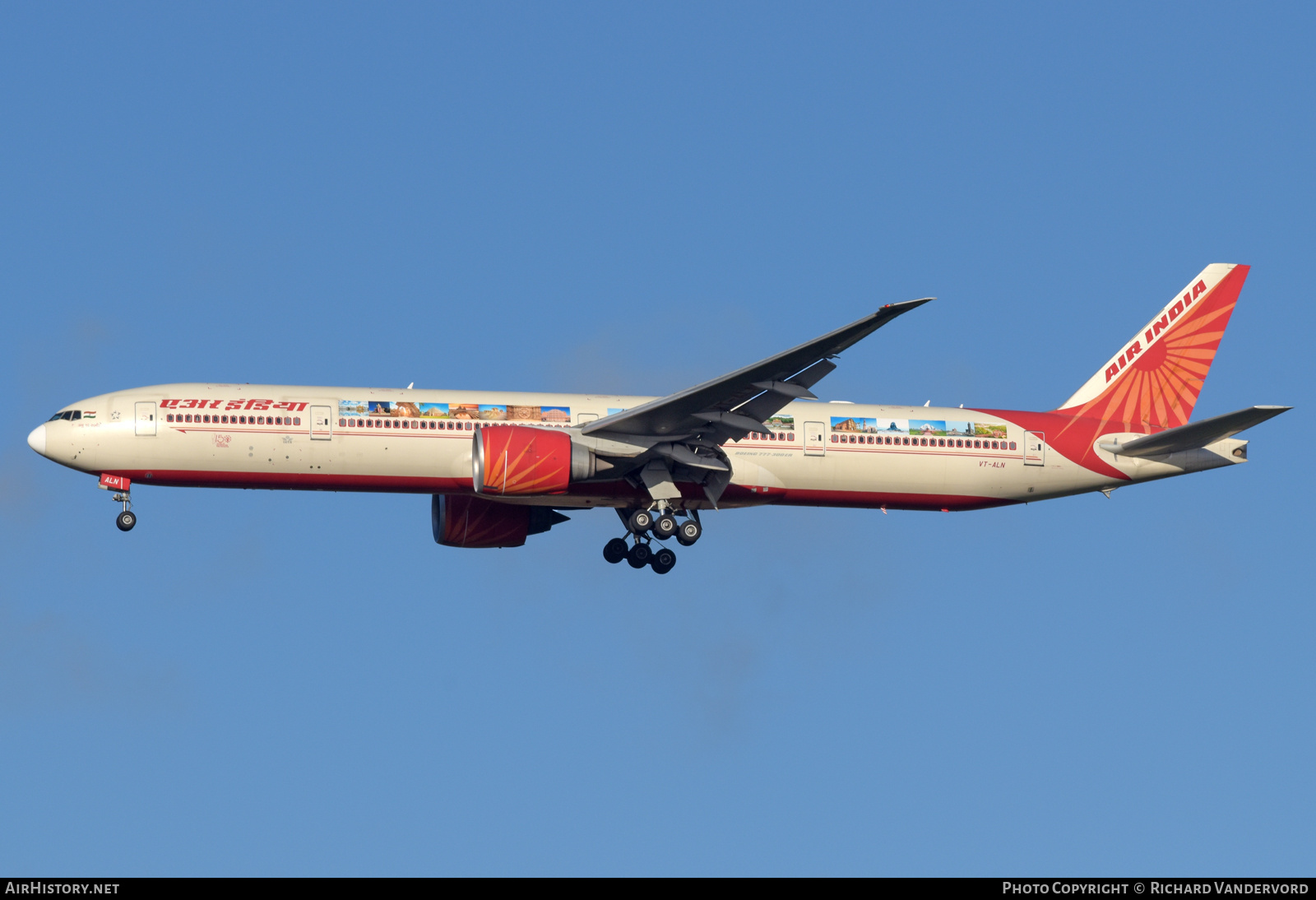 Aircraft Photo of VT-ALN | Boeing 777-337/ER | Air India | AirHistory.net #870555