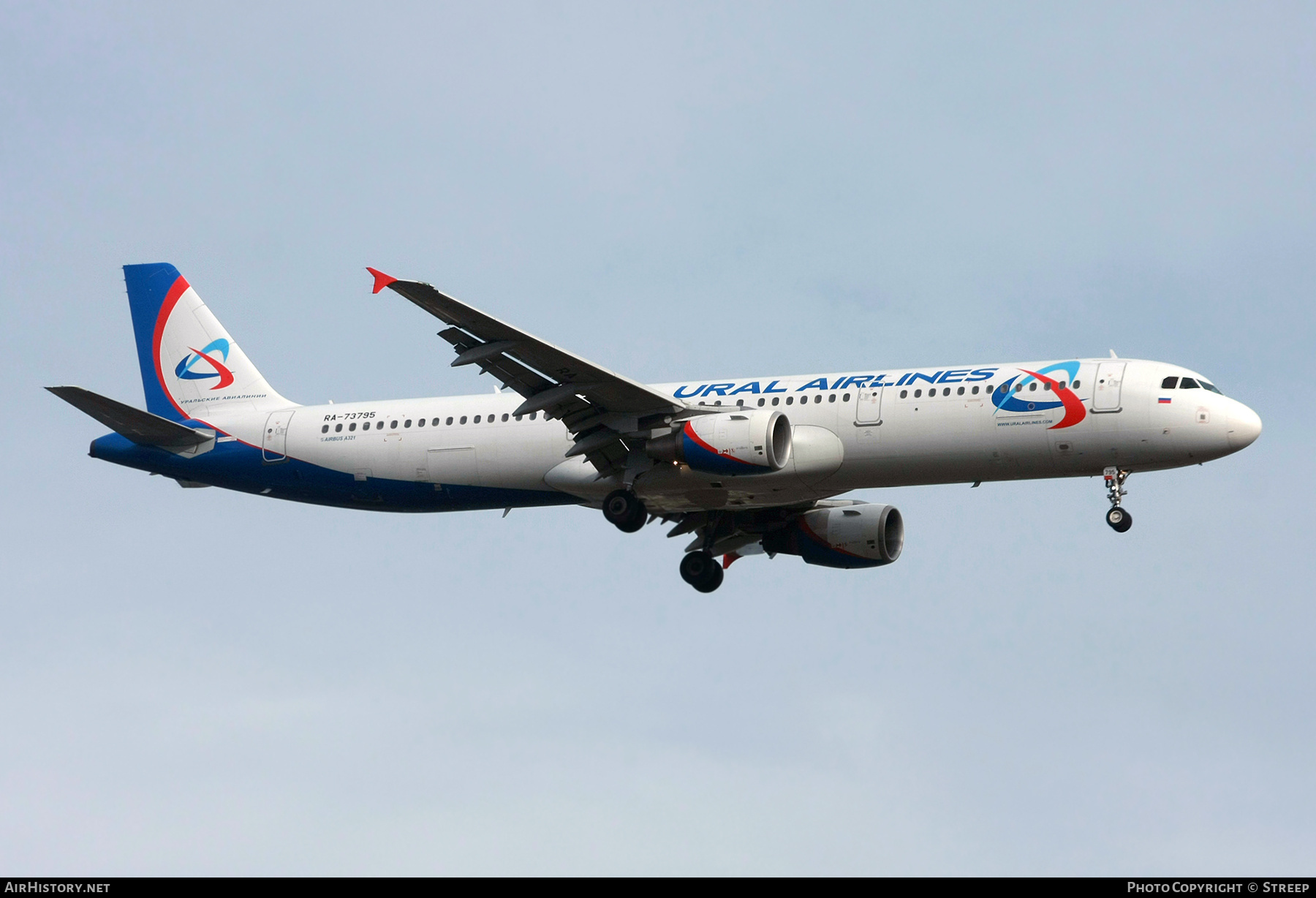Aircraft Photo of RA-73795 | Airbus A321-211 | Ural Airlines | AirHistory.net #870578