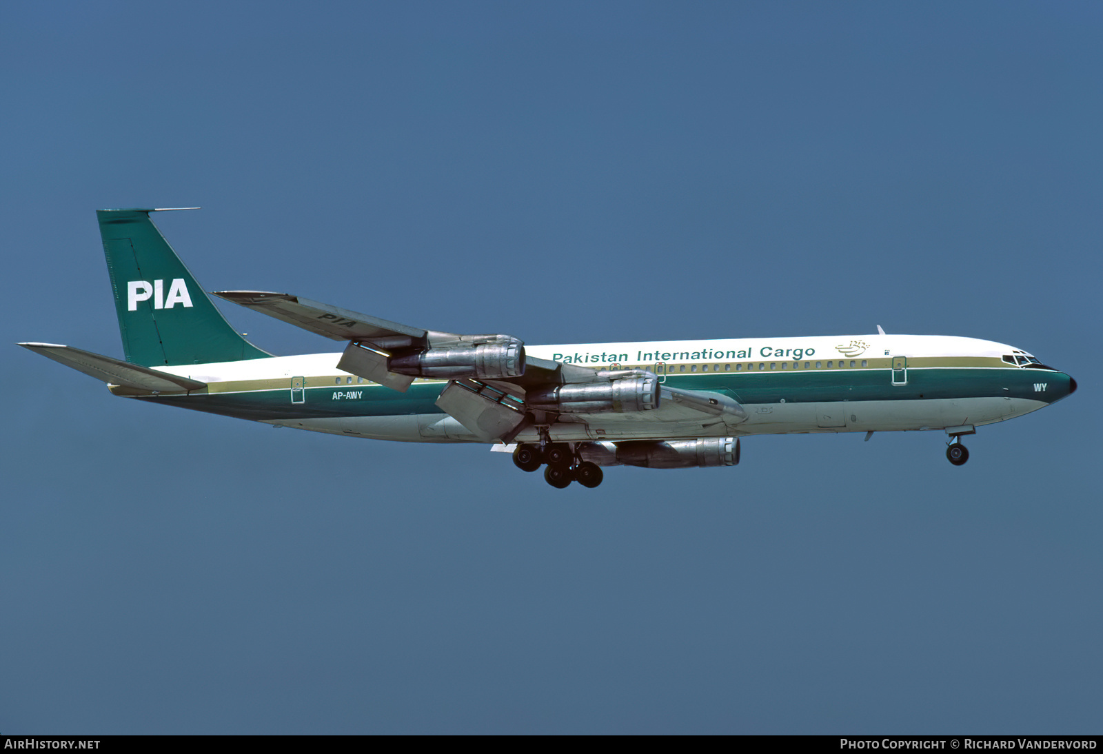 Aircraft Photo of AP-AWY | Boeing 707-340C | Pakistan International Airlines Cargo - PIA | AirHistory.net #870801