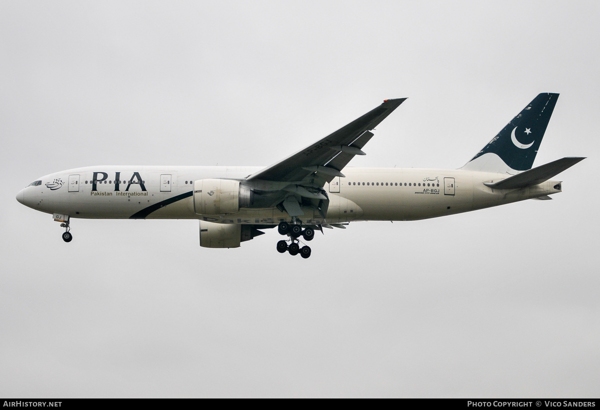 Aircraft Photo of AP-BGJ | Boeing 777-240/ER | Pakistan International Airlines - PIA | AirHistory.net #870880