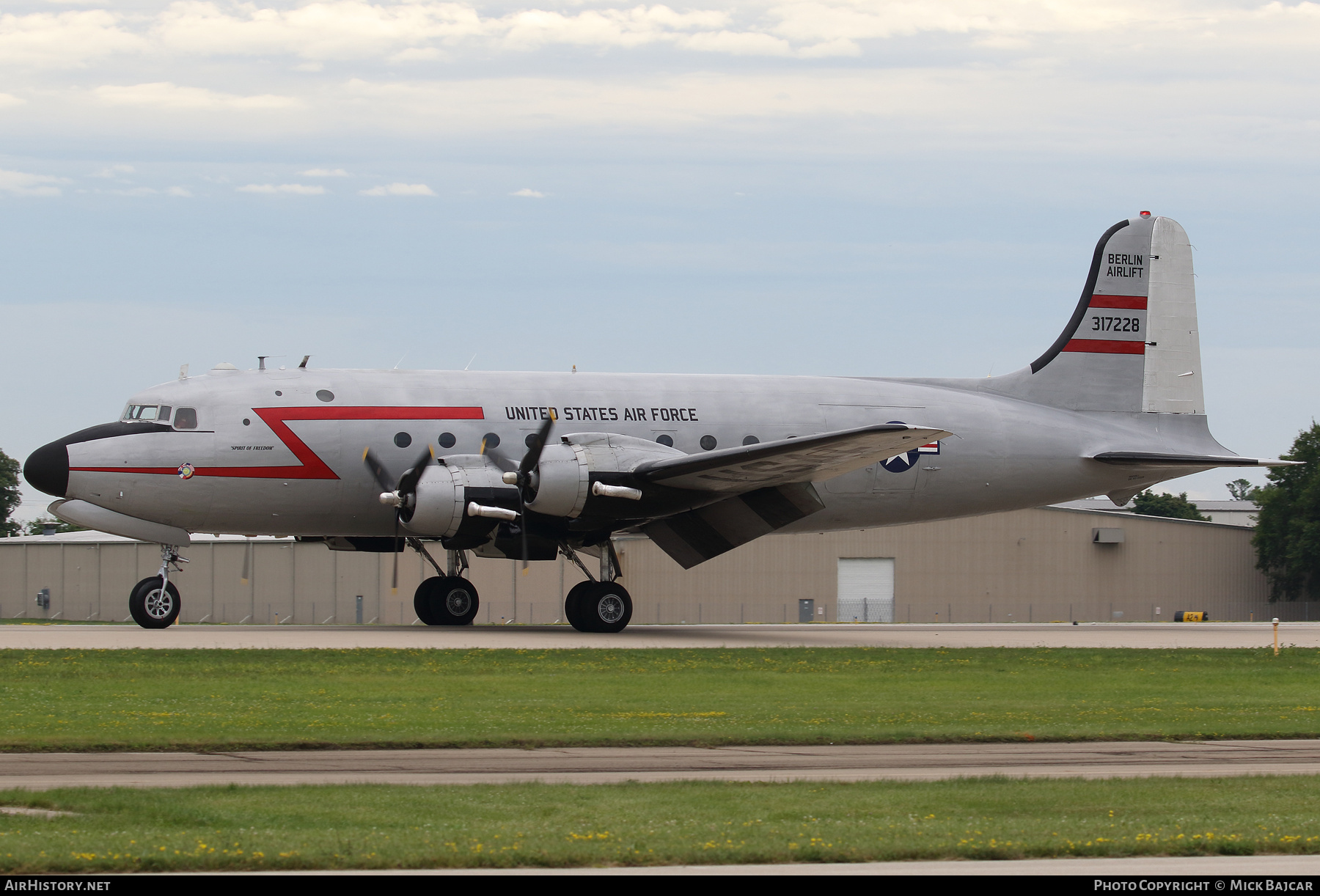 Aircraft Photo of N500EJ / 317228 | Douglas C-54D Skymaster | USA - Air Force | AirHistory.net #871173