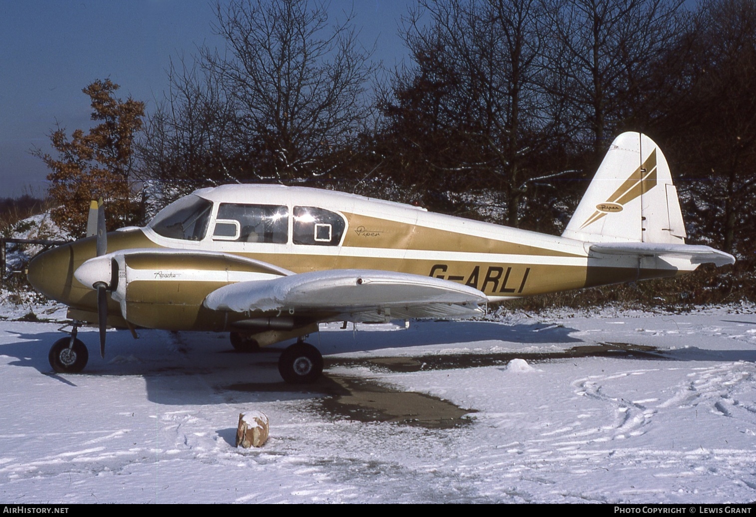 Aircraft Photo of G-ARLI | Piper PA-23-150 Apache | AirHistory.net #871443